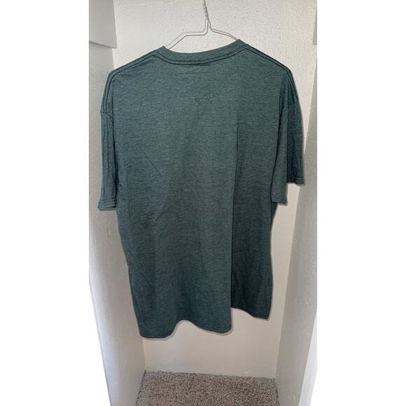 This is a Levi's men's graphic crewneck t-shirt in a green triblend - Picture 4 of 5